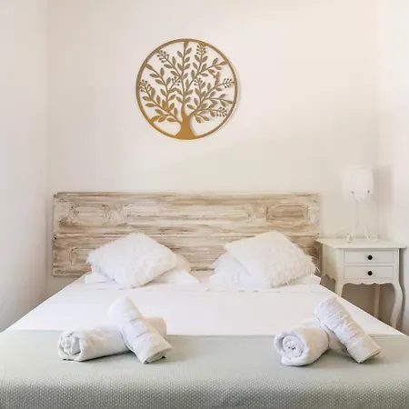 Casa vacanze Garden Stays, With Bbq, Easy Parking Near Tejo, Fast Access To Alfama & Downtown Lisbona