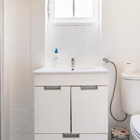 Garden Stays, With Bbq, Easy Parking Near Tejo, Fast Access To Alfama & Downtown *