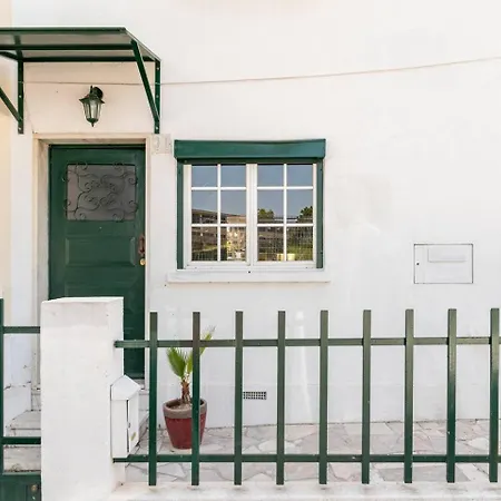 Casa vacanze Garden Stays, With Bbq, Easy Parking Near Tejo, Fast Access To Alfama & Downtown Lisbona