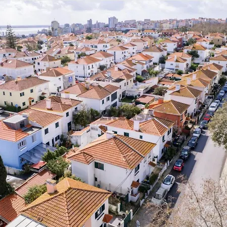 Hébergement de vacances Garden Stays, With Bbq, Easy Parking Near Tejo, Fast Access To Alfama & Downtown Lisboa