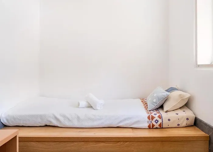 House With Private Garden Bbq, With Easy Parking Near Tejo, Fast Access To Alfama & Downtown Prázdninový dům