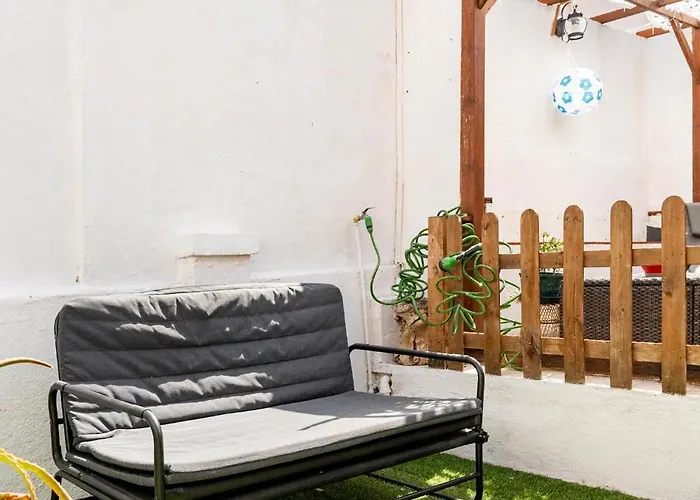 House With Private Garden Bbq, With Easy Parking Near Tejo, Fast Access To Alfama & Downtown Prázdninový dům