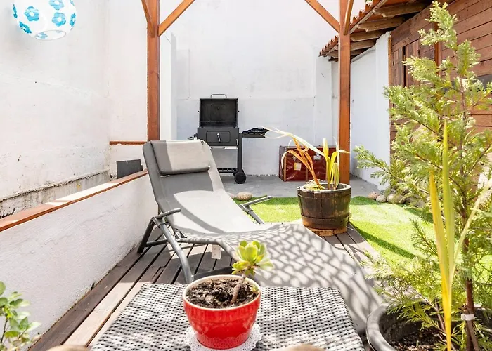House With Private Garden Bbq, With Easy Parking Near Tejo, Fast Access To Alfama & Downtown Prázdninový dům